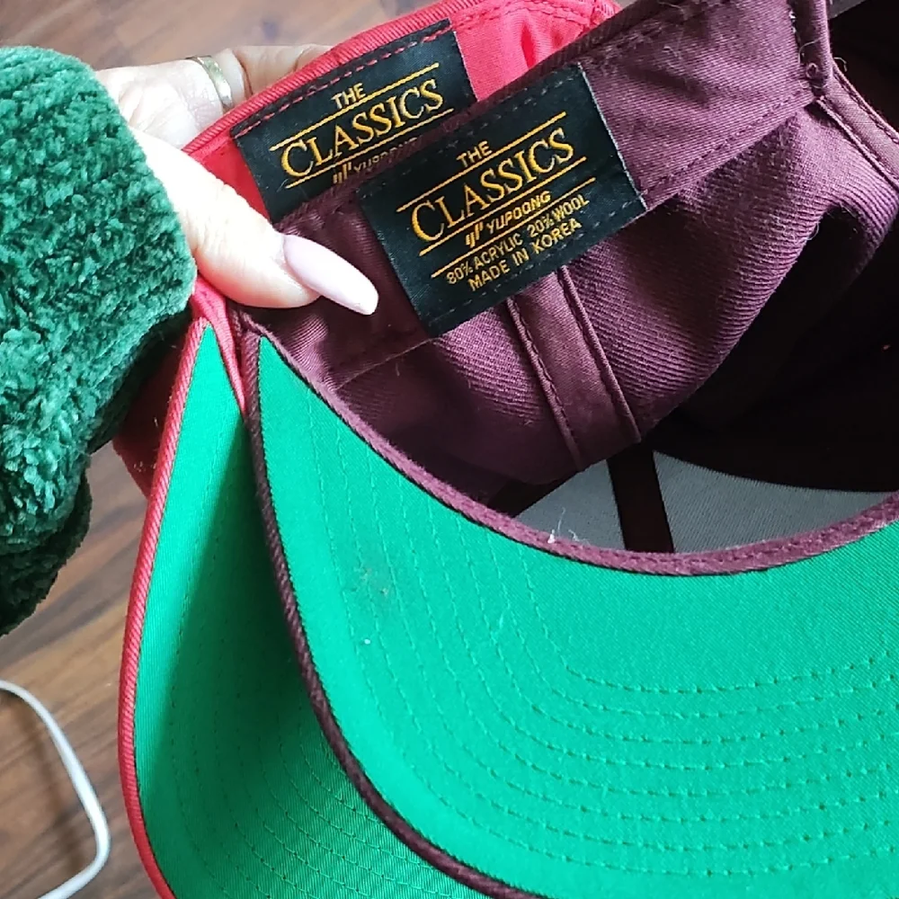 Red Snapback Hats and sweater - Picture 4 of 5